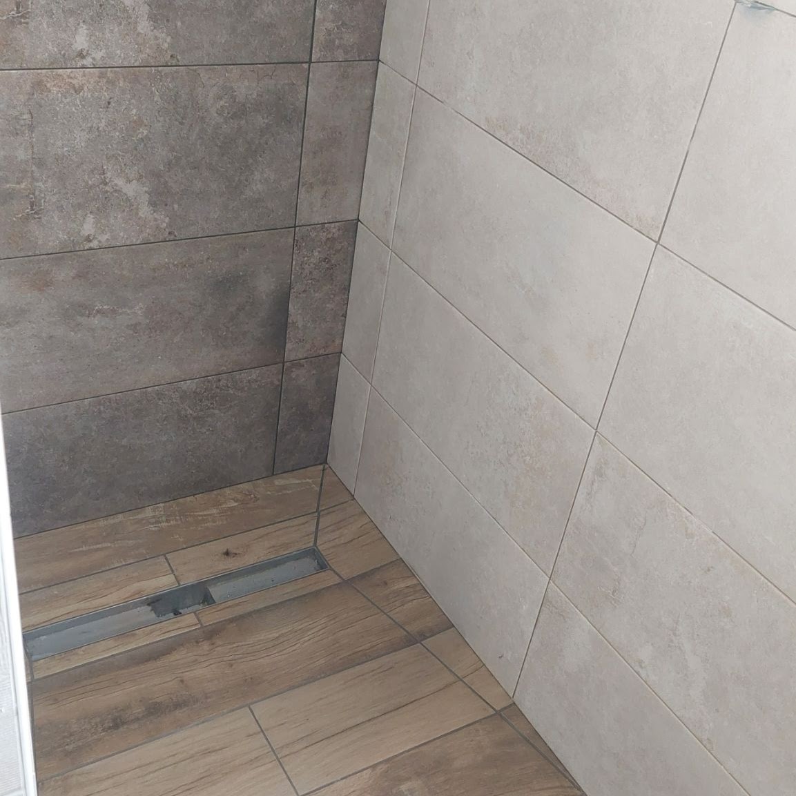 Pose revêtement sol et habillage murs